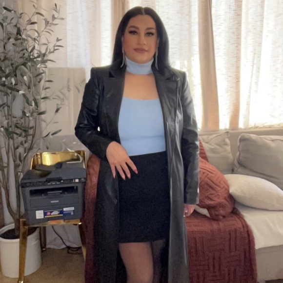 Meet your Posher, Samantha - Picture 2 of 3